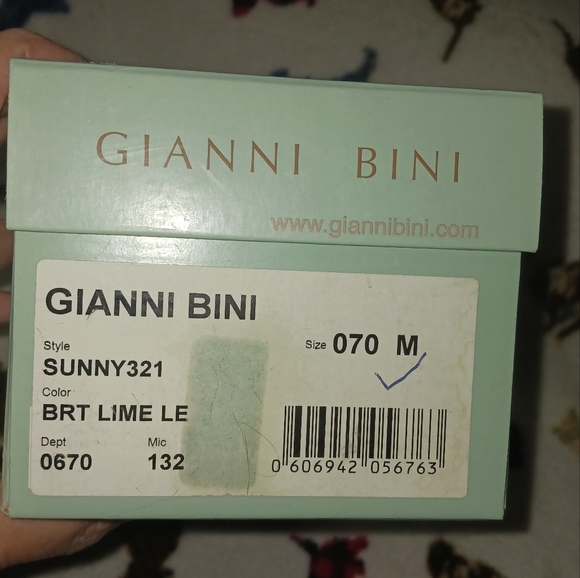 New-Lime Green Sandals size 7 - Picture 3 of 3